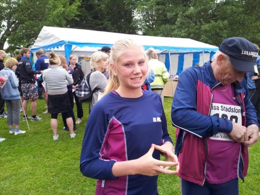 Emelie på Kisa Stadslopp. Foto: Mikael Eriksson